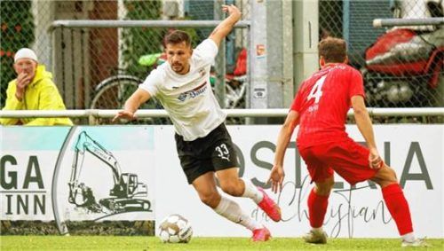 Robin Ungerath und der TSV Wasserburg eröffnen die Landesliga-Saison in Hallbergmoos.Foto mb.presse