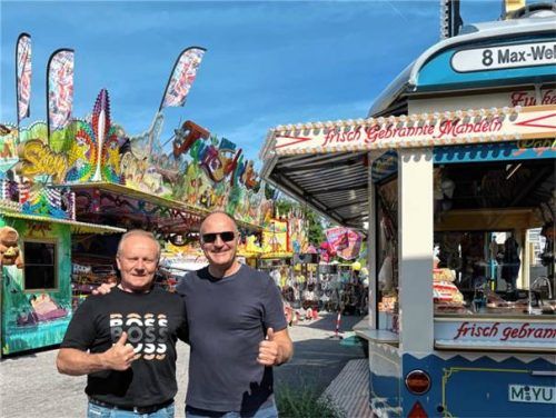 Rudolf Stey (rechts) mit seinem Cousin Alexander, der die Kinder-Traum-Schleife betreibt.