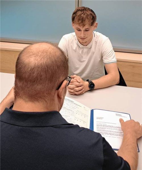 Schüler der St.-Georg-Schule konnten sich beim Bewerbungsplanspiel optimal vorbereiten und üben. Foto re