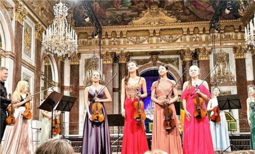 Sie waren die Solistinnen in den „Vier Jahreszeiten“ von Astor Piazzolla: Kiana Chan, Haeun Kim, Julia Kidon, Deniz Sen.Foto  Janka