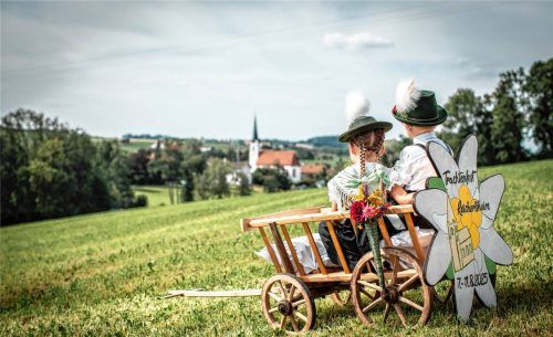 Sogar die jüngsten Trachtler können es kaum erwarten: Die Vorfreude auf das Gründungsfest des Trachtenvereins Reichertsheim ist groß.Foto re