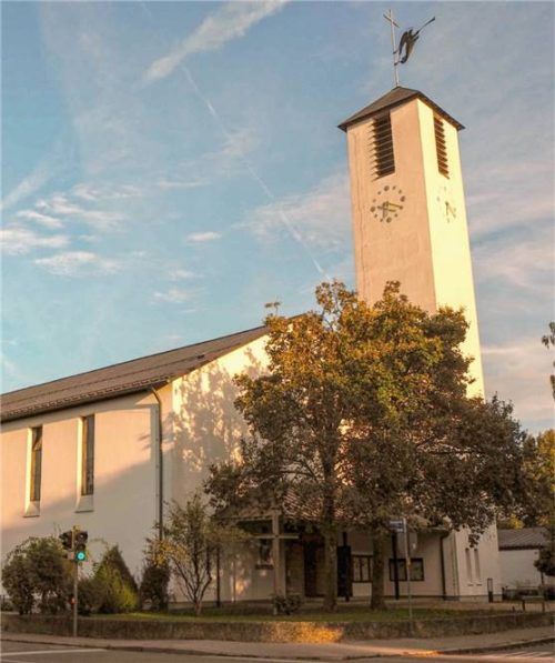 St. Hedwig ist Teil der Stadtkirche: Dort, in der Erlenau, gibt es jetzt, wie auch in anderen Rosenheimer Stadtteilen, einige Änderungen der Gottesdienstordnung, weil weniger Priester zur Verfügung stehen.Foto Aerzbäck