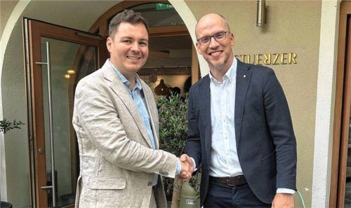 Stefan Kaffl (links) übernimmt die RC-Präsidentschaft von Marc Simon.Foto RC Rosenheim-Innstadt