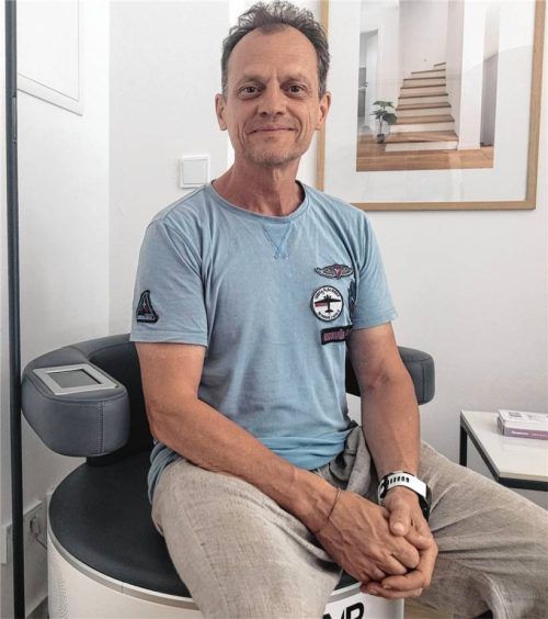 Stephan Bernau will mit einem Magnetwellen-Stuhl Inkontinenz-Betroffenen helfen. Foto Huber