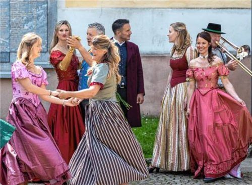 Tanzeinlage für einen Fototermin am Marktplatz.Foto riedl