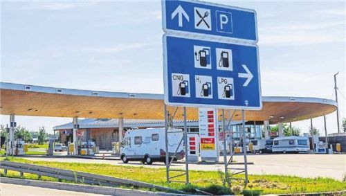 Teuer tanken: An der Autobahn kostet Sprit mehr. Foto ADAC