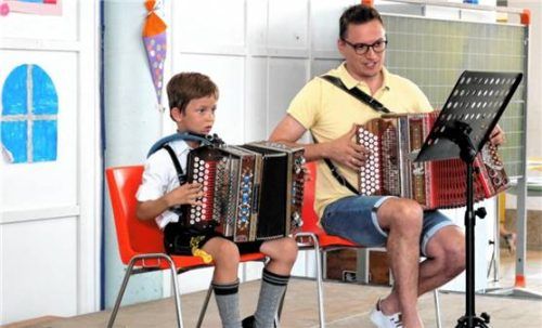 Thomas Dürr mit seinem Musiklehrer Leo Meixner. Foto merk