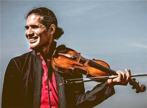 Überzeugt mit seinem Spiel weltweit: der deutsch-mexikanische Geiger Oscar Bohórquez, Solist des ersten Meisterkonzertes. Foto Adamik
