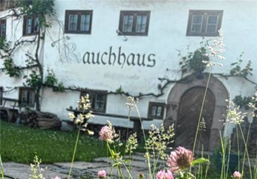 Viel Platz und Informationen für Mütter und Familien bietet das Doularei-Rauchhaus in Seeon. Fotos StockSnap by pixabay.de / Doularei-Rauchhaus Seeon