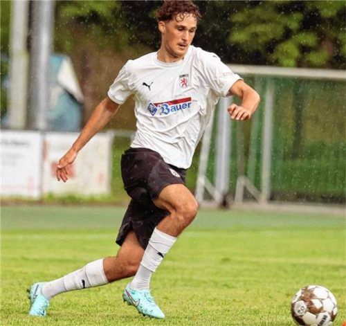 Vinzenz Egger erzielte den zweiten Wasserburger Treffer in Dornach.Foto mb.presse – Butzhammer