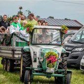 Weihwasser für Autos, Fahrräder und Traktoren