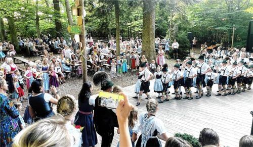 Vor allem die Auftritte der Kindergruppe stießen beim Publikum auf Begeisterung. Fotos  Hötzelsperger