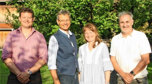 Vorstand der neu gegründeten „Chieminger Liste“: (von links) Schriftführer Florian Zürcher, Vorsitzender Alois Ortner, Kassierin Sabine Niklaus und Zweiter Vorsitzender Franz Unterreiner. Foto Arno Zandl