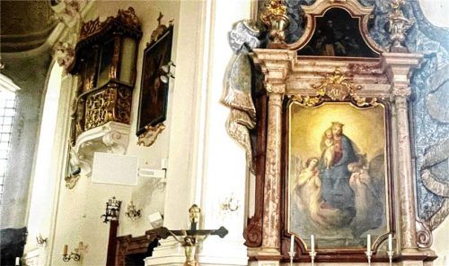 Während der Marienaltar bereits teilweise restauriert ist, steht die Sanierung des Katharinenaltars noch aus. Foto  Hötzelsperger