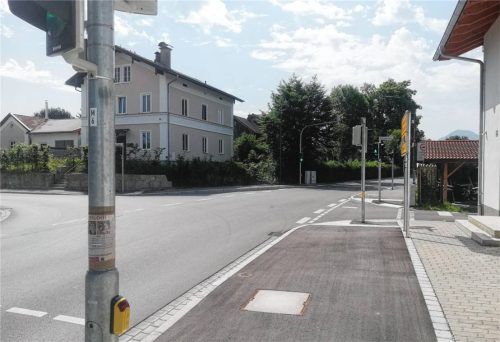 Weniger los und nun mit neuem Grünpfeil: Der Verkehr an der Kirchdorfer Kreuzung scheint sich zu bessern. Foto Sautter