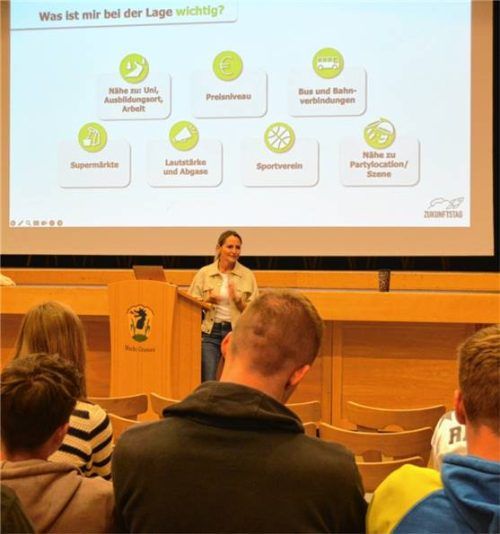 Wertvolle Informationen zum Thema Wohnen vermittelte Daniela Franek.Foto  Eder