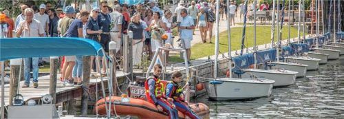 Zahlreiche Besucher nutzten das Jubiläum des Hochseesportverbands, um den Segelsport näher kennenzulernen. Foto re