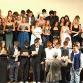 Humorvolle Entlassfeier für 80 Schüler – Alle schaffen den Abschluss