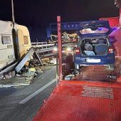 Mann fährt in Unfall: Abschlepper schwer verletzt