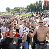 Tausende stürmen Drachenlord-Dorf