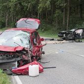 83-Jähriger stirbt nach Frontal-Crash