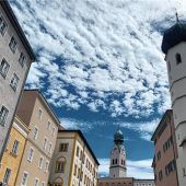 Rosenheim unter weißblauem Himmel