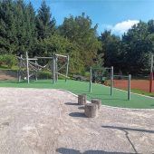 Neuer Fallschutz für Kletterspielgerät und Zweifachreck