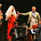 Falsches Liebeswerben in Hawaii-Hemden