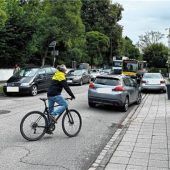 Elterntaxis sorgen immer wieder für Schulweg-Chaos
