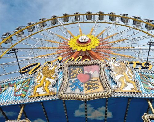 Bayernwappen mit Herz und Riesenrad: Auf geht‘s zum Rosenheimer Herbstfest.Foto simeth
