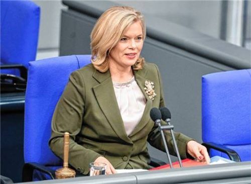 Bundestagspräsidentin Julia Klöckner (CDU) eröffnet eine Sitzung des Bundestags. Foto dpa
