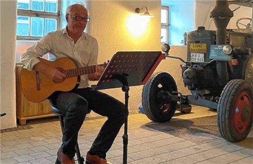 Christoph Meier-Gehring bei seinem Auftritt im Bernhackerstall in Umrathshausen.Foto kirchner
