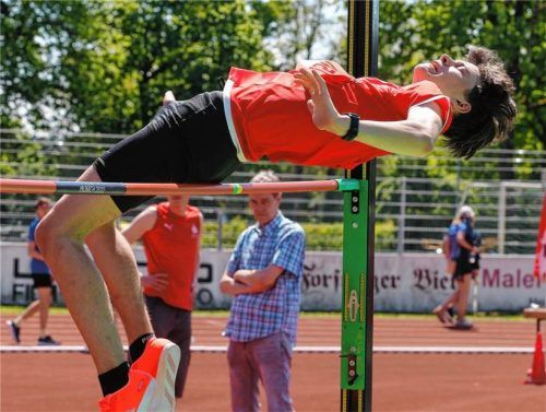 Daniel Herzog vom TSV Wasserburg wurde bayerischer Meister im Hochsprung, gewann Silber über 110 Meter Hürden und Bronze im Weitsprung.Foto Stuffer