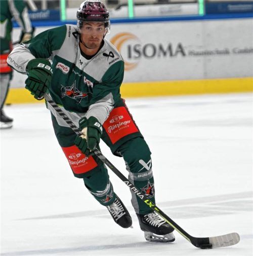 Daniel Weiß kann sich bei den Starbulls für einen festen Vertrag empfehlen. Der Angreifer bestreitet in Deggendorf seine ersten Spiele für Rosenheim.Foto Hans-Jürgen Ziegler
