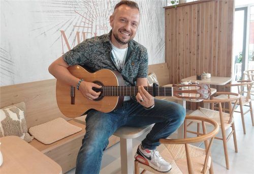 Dennis Mai (45) aus Bad Aibling hat seinen ersten Song veröffentlicht. Nun sollen weitere folgen. Foto Beuerlein