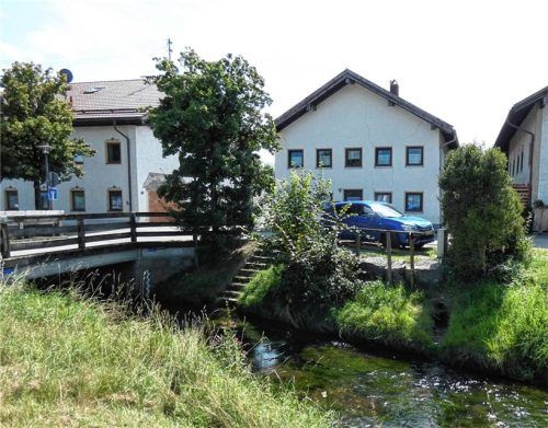 Der Hochwasserschutz am Grabenstätter Mühlbach (Bild) beschäftigt die Gemeindeverwaltung, den Gemeinderat und die Bürger seit vielen Jahren. Eine Ausschreibung für entsprechende Arbeiten erfolgt aber erst nach dem Vorliegen der Ausführungsplanung. Foto  Müller