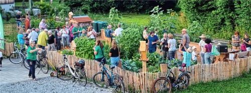Der neue Dorfgarten stieß auf großes Interesse. Foto Gartenbauverein Schechen