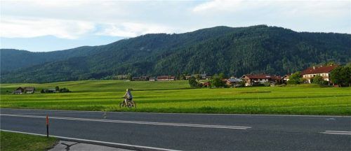 Der Teisenberg zwischen Inzell und Anger kommt als möglicher Standort für Windräder infrage. Darüber diskutierte der Inzeller Gemeinderat nach Vorlegung der Fortschreibung des Regionalplans Südostbayern. Foto wet