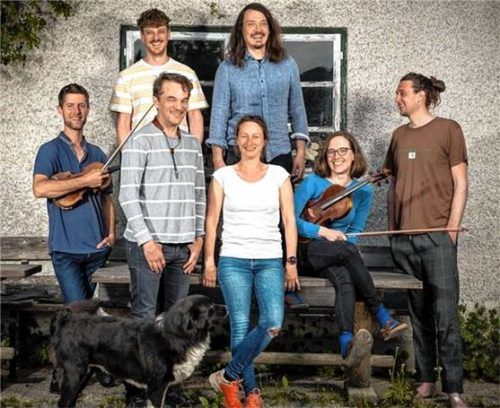 Die Dachsteinband rund um Marie-Theres Härtel (vorne, Mitte).Foto privat