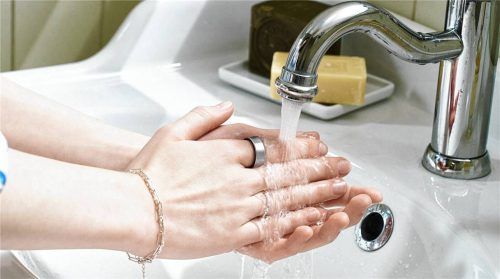 Die Gemeinde Bergen passt ab September die Abwassergebühren an. Sowohl die Einleitungsgebühr als auch die Grundgebühr steigen, um künftige Investitionen und gestiegene Kosten zu finanzieren. Foto dpa