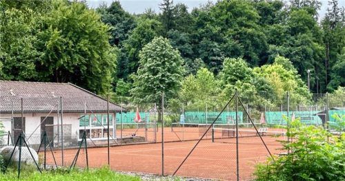 Die Gemeinde Vachendorf unterstützt Sanierungsmaßnahmen der Tennisabteilung des SCV. Foto Nistler