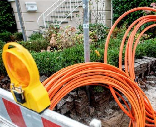 Die Glasfaserkabel sind verlegt. Bürger und Unternehmen können jetzt mit höherer Geschwindigkeit durchs Netz surfen. Foto (Symbolbild) Dpa