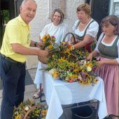 Umtrunk zum Patrozinium mit Kräuterbuschenverkauf