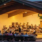 Musikkapelle Wössen begeistert am Musikpavillon