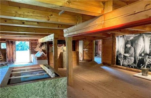 Die neue Dauerausstellung im Mittermayerhof mit Medientisch und Mitmachstationen. Fotos Bezirk Oberbayern, FLM Amerang