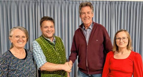 Die neue Vorstandschaft der Dorfentwicklung Kammer-Rettenbach: (von links) Zweite Vorsitzende Katharina Stadler, der bisherige Vorsitzende Markus Wimmer, Vorsitzender Guido Haarpaintner und Vereinskassierin Katharina Kammer. Foto  Hobmaier