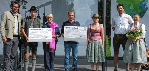 Die Spendenübergabe der Aiblinger Berufsschüler.Foto Baumann