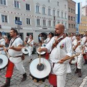 Ein bunter Zug voller Traditionen