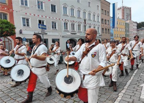 Die Trommlergruppe „Tamburi medioevali“ aus dem Friaul. Fotos Josef Enzinger