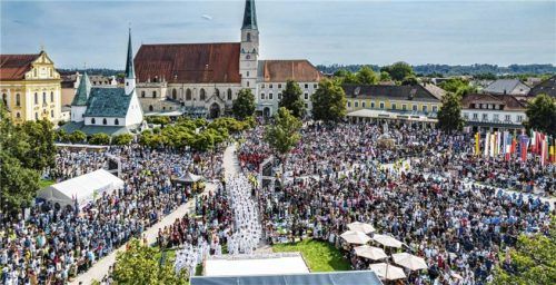 Die Wallfahrer kamen aus verschiedenen US-Staaten und sammelten sich in Altötting. Foto Vierlinger